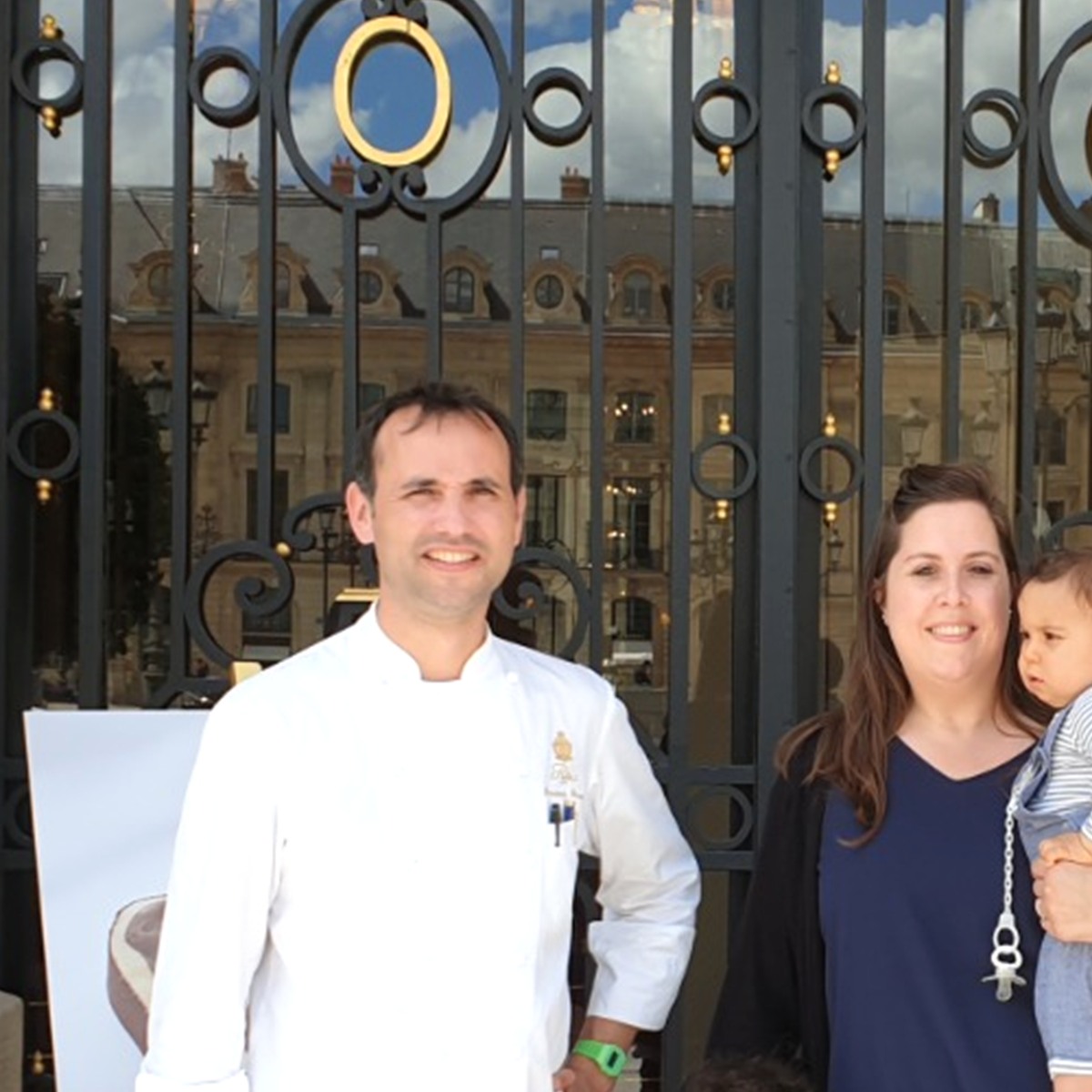 Caroline BOITEL avec François Perret devant le Ritz Paris
